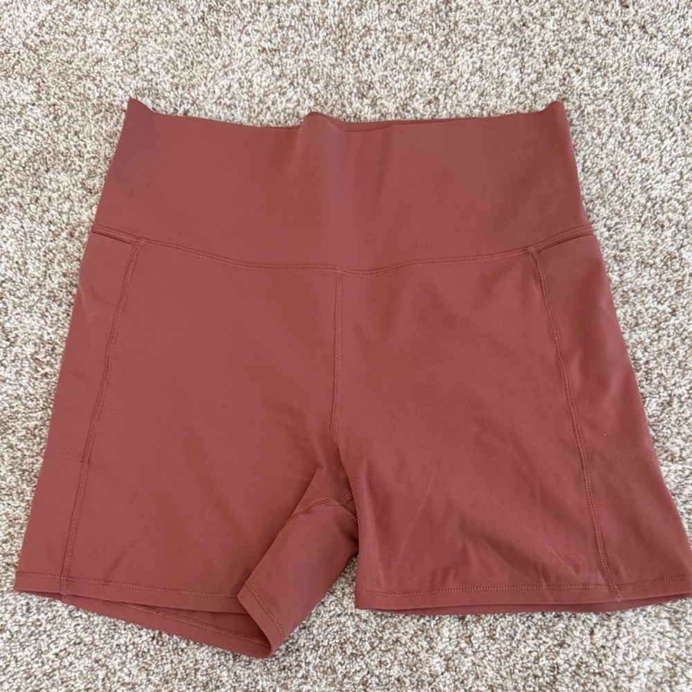 Vuori Studio Pocket Short